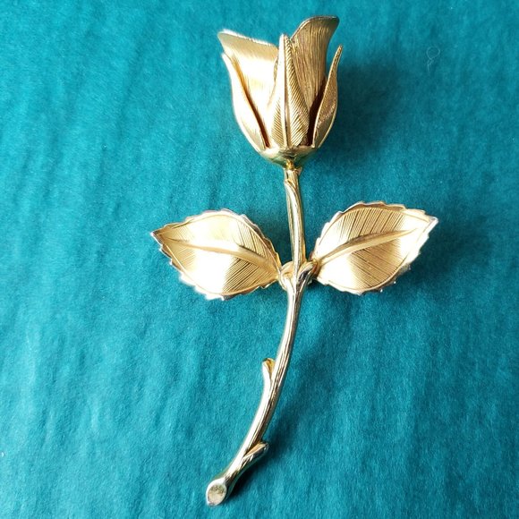 Jewelry - 2/20$ Vintage gold tone rose flower brooch